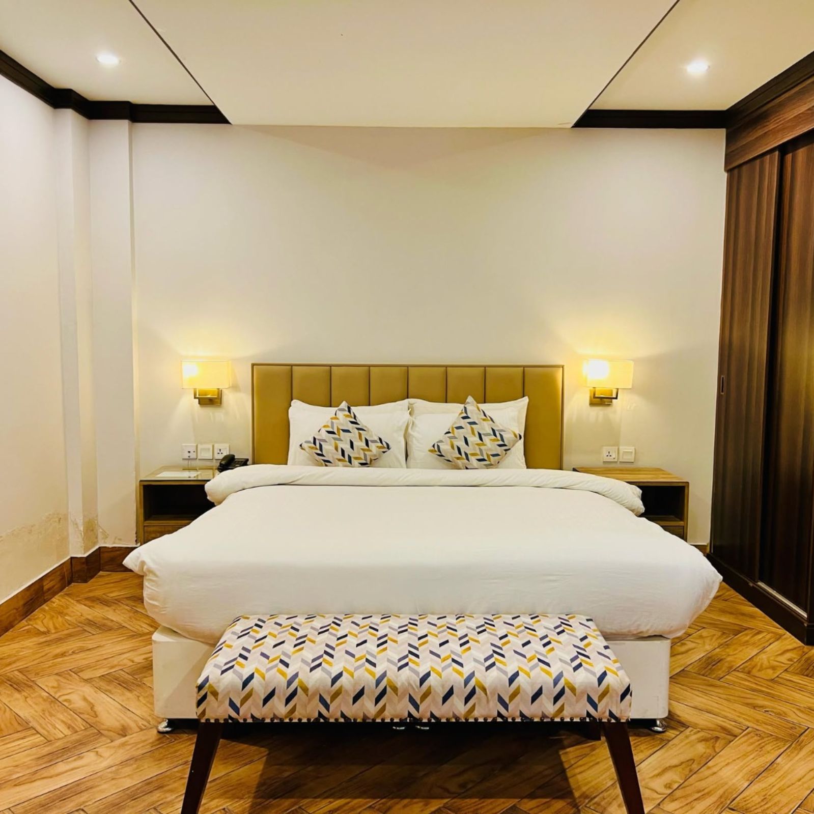 deluxe hotel naran